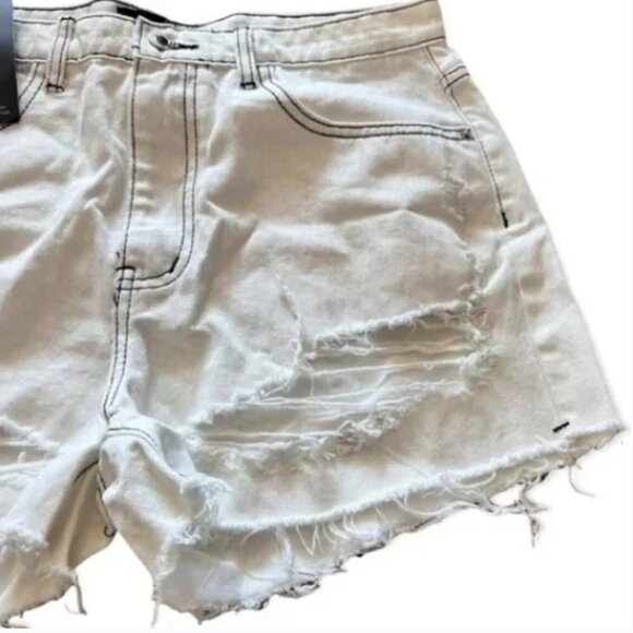 PrettyLittleThing Women's Distressed Hem Denim Shorts - US 12 - Picture 5 of 7